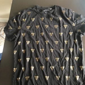 Black and gold Guess T-Shirt (XL)